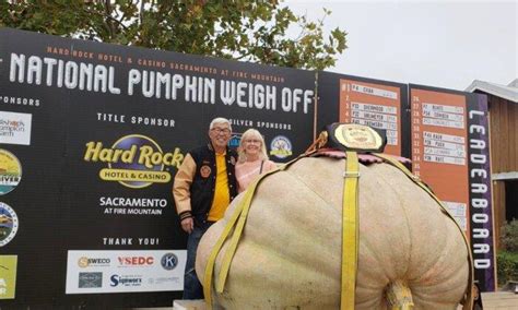 B.C. man takes one-tonne pumpkin on road trip to win California weigh-off
